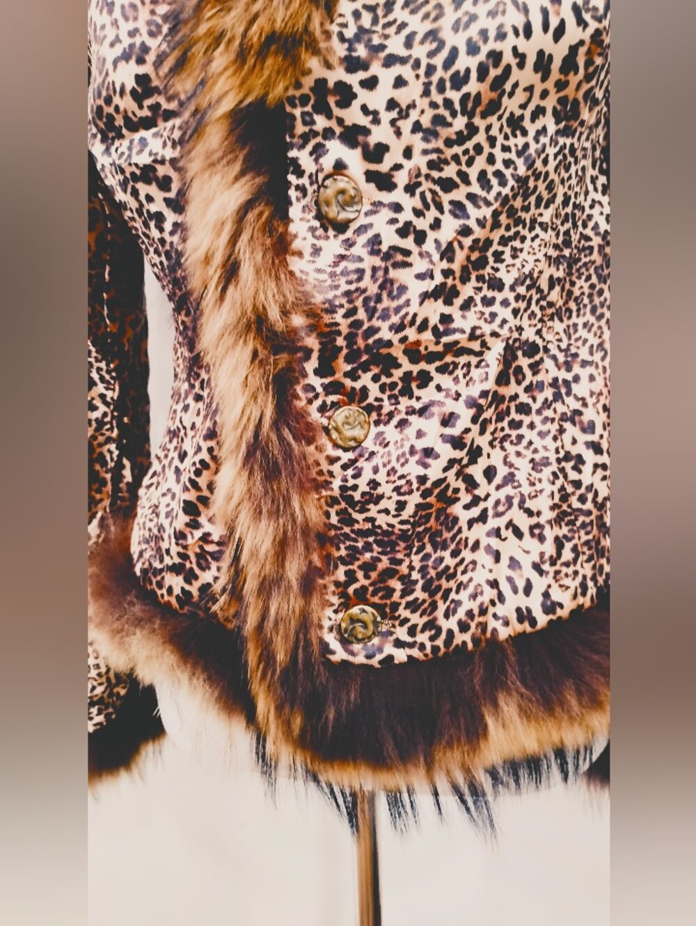 STUNNING FOX TRIMMED JACKET NWOT - Picture 14 of 15